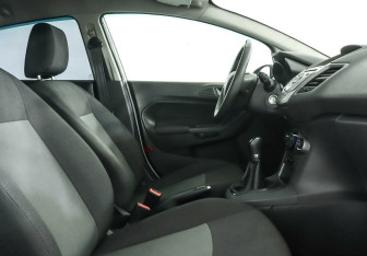 Подержанный автомобиль Ford Fiesta Sedan 2018 года (8 фото)