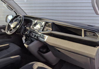 Подержанный автомобиль Volkswagen Caravelle 2020 года (11 фото)