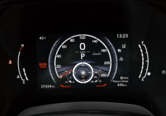 Подержанный автомобиль Lexus RX 2023 года (16 фото)