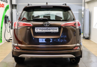 Подержанный автомобиль Toyota RAV4 2019 года (5 фото)