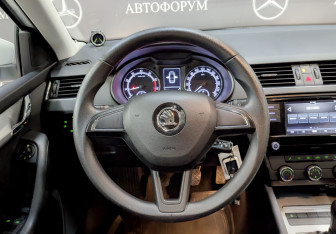 Подержанный автомобиль Skoda Octavia Liftback 2019 года (21 фото)