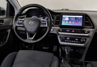 Подержанный автомобиль Hyundai Sonata 2019 года (30 фото)