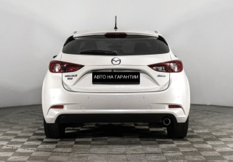 Подержанный автомобиль Mazda 3 Hatchback 2018 года (4 фото)
