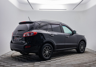 Подержанный автомобиль Hyundai Santa Fe 2011 года (5 фото)