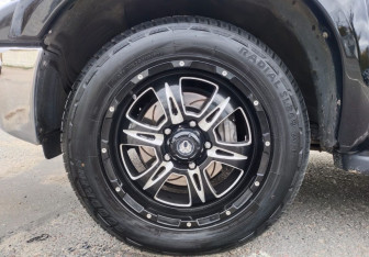 Подержанный автомобиль Toyota Tundra 2013 года (9 фото)