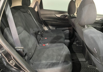 Подержанный автомобиль Nissan X-Trail 2017 года (10 фото)