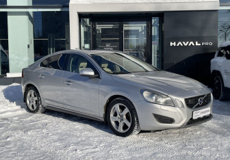 Подержанный автомобиль Volvo S60 2012 года (3 фото)