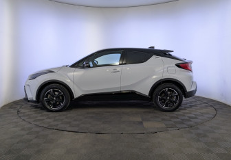 Подержанный автомобиль Toyota C-HR 2021 года (8 фото)