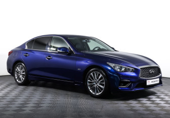 Подержанный автомобиль Infiniti Q50 2018 года (3 фото)