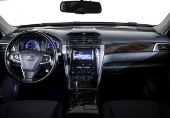 Подержанный автомобиль Toyota Camry Sedan 2015 года (12 фото)