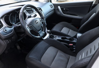 Подержанный автомобиль Kia Ceed Hatchback 2015 года (15 фото)