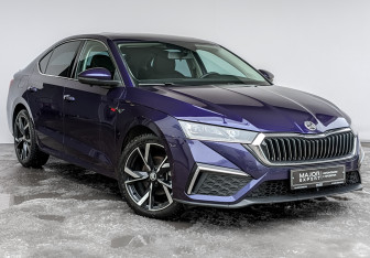 Подержанный автомобиль Skoda Octavia Liftback 2021 года (3 фото)