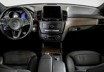 Подержанный автомобиль Mercedes-Benz GLE 2016 года (11 фото)