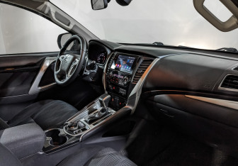 Подержанный автомобиль Mitsubishi Pajero Sport 2018 года (13 фото)