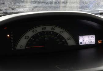 Подержанный автомобиль Toyota Yaris Sedan 2007 года (7 фото)