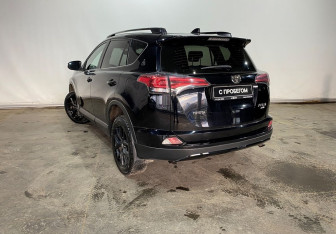 Подержанный автомобиль Toyota RAV4 2018 года (4 фото)