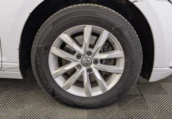 Подержанный автомобиль Volkswagen Passat Sedan 2018 года (12 фото)