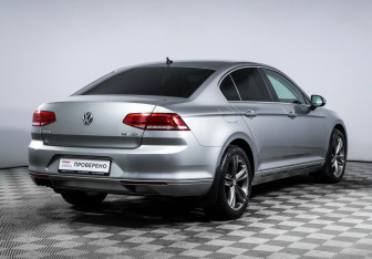 Подержанный автомобиль Volkswagen Passat Sedan 2017 года (5 фото)