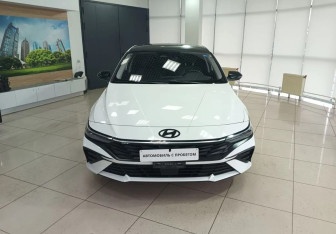 Подержанный автомобиль Hyundai Elantra Sedan 2024 года (2 фото)