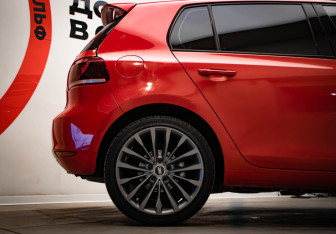 Подержанный автомобиль Volkswagen Golf Hatchback 2011 года (33 фото)