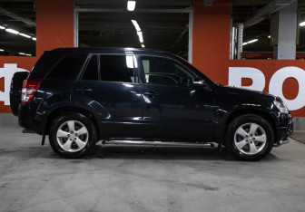 Подержанный автомобиль Suzuki Grand Vitara 2011 года (4 фото)