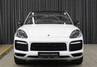 Подержанный автомобиль Porsche Cayenne 2019 года (2 фото)