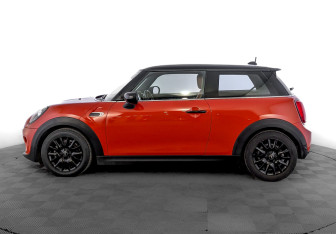 Подержанный автомобиль MINI Hatch 2021 года (8 фото)