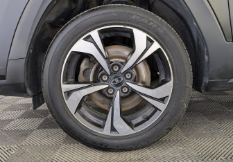 Подержанный автомобиль Москвич 3 2023 года (12 фото)