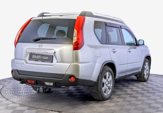 Подержанный автомобиль Nissan X-Trail 2011 года (5 фото)