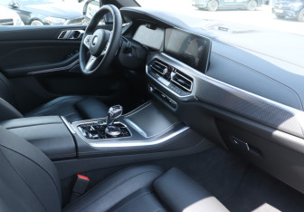 Подержанный автомобиль BMW X5 2020 года (9 фото)