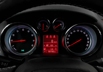 Подержанный автомобиль Opel Mokka 2013 года (12 фото)