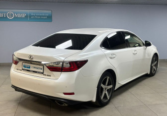 Подержанный автомобиль Lexus ES 2016 года (5 фото)