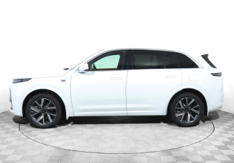 Подержанный автомобиль LiXiang L7 2023 года (8 фото)