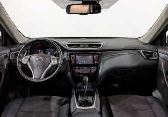 Подержанный автомобиль Nissan X-Trail 2018 года (22 фото)