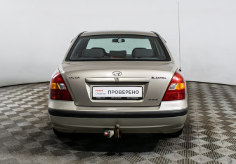 Подержанный автомобиль Hyundai Elantra Sedan 2003 года (6 фото)
