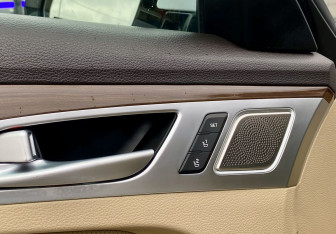 Подержанный автомобиль Genesis G80 2017 года (23 фото)