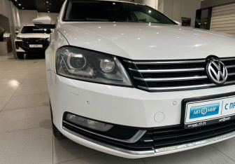 Подержанный автомобиль Volkswagen Passat Sedan 2012 года (7 фото)