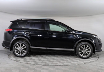 Подержанный автомобиль Toyota RAV4 2018 года (4 фото)