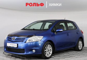 Подержанный автомобиль Toyota Auris Hatchback 2011 года (12 фото)