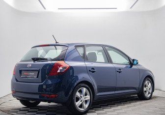 Подержанный автомобиль Kia Ceed Hatchback 2012 года (5 фото)
