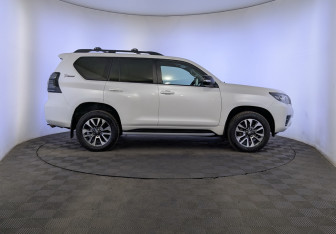 Подержанный автомобиль Toyota Land Cruiser Prado 2021 года (4 фото)