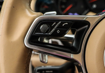 Подержанный автомобиль Porsche Cayenne 2015 года (9 фото)