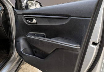 Подержанный автомобиль Kia Rio Hatchback 2021 года (24 фото)