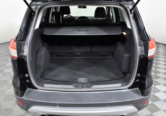 Подержанный автомобиль Ford Kuga 2015 года (16 фото)