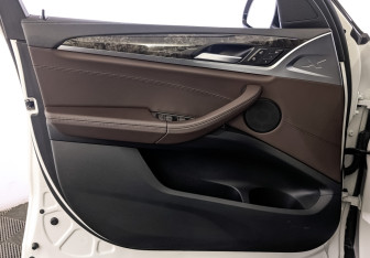 Подержанный автомобиль BMW X3 2020 года (19 фото)