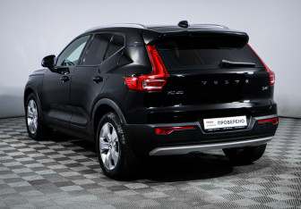 Подержанный автомобиль Volvo XC40 2018 года (7 фото)