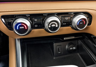 Подержанный автомобиль Changan CS95 2024 года (26 фото)