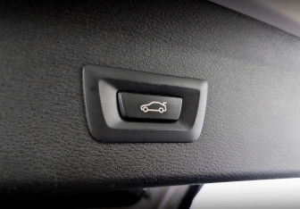 Подержанный автомобиль BMW X1 2017 года (25 фото)