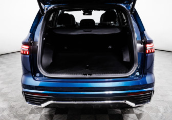 Подержанный автомобиль Geely Monjaro 2023 года (18 фото)