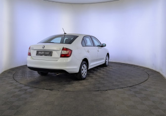 Подержанный автомобиль Skoda Rapid Liftback 2019 года (5 фото)